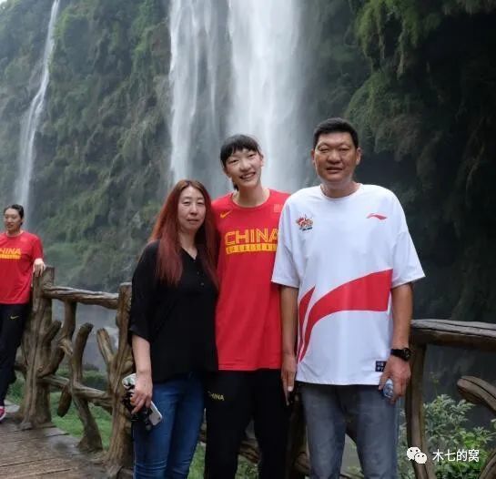 扒开粉嫩的小缝h